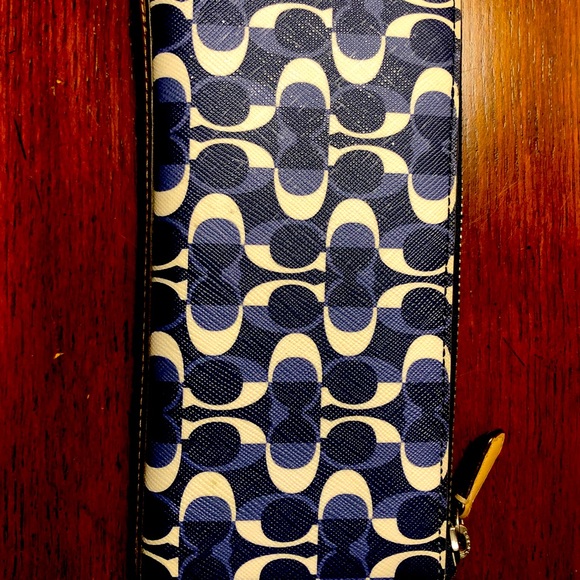 Women’s coach wallet - Picture 2 of 2